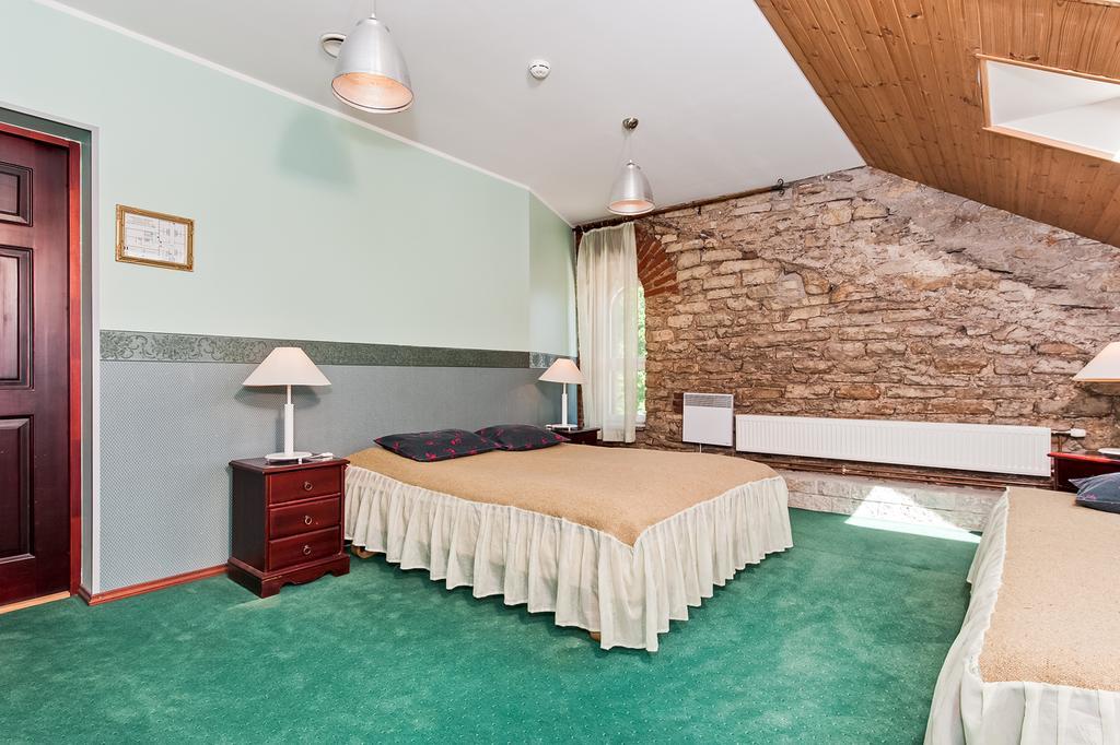 Veskisilla Hotel Türi Esterno foto