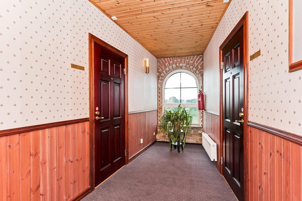 Veskisilla Hotel Türi Esterno foto