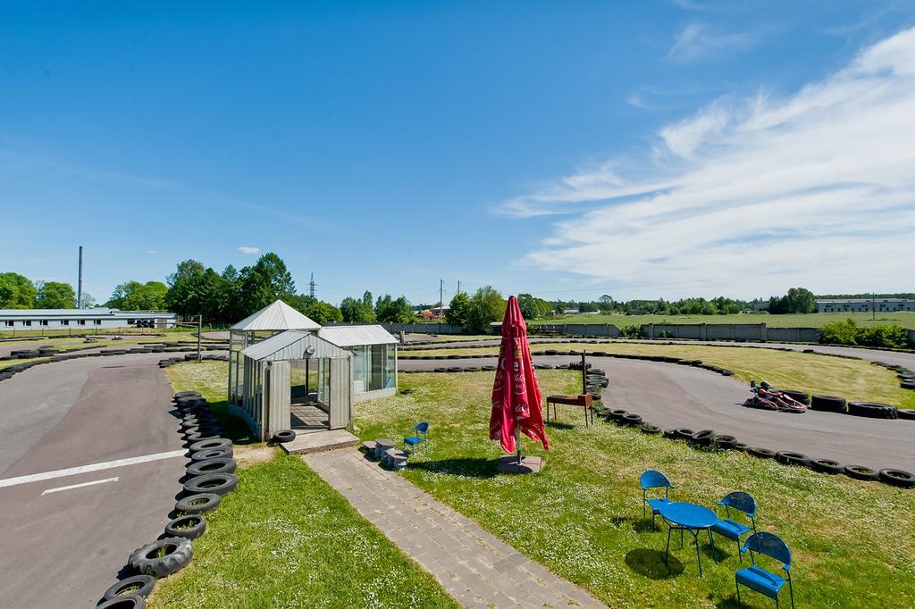 Veskisilla Hotel Türi Esterno foto