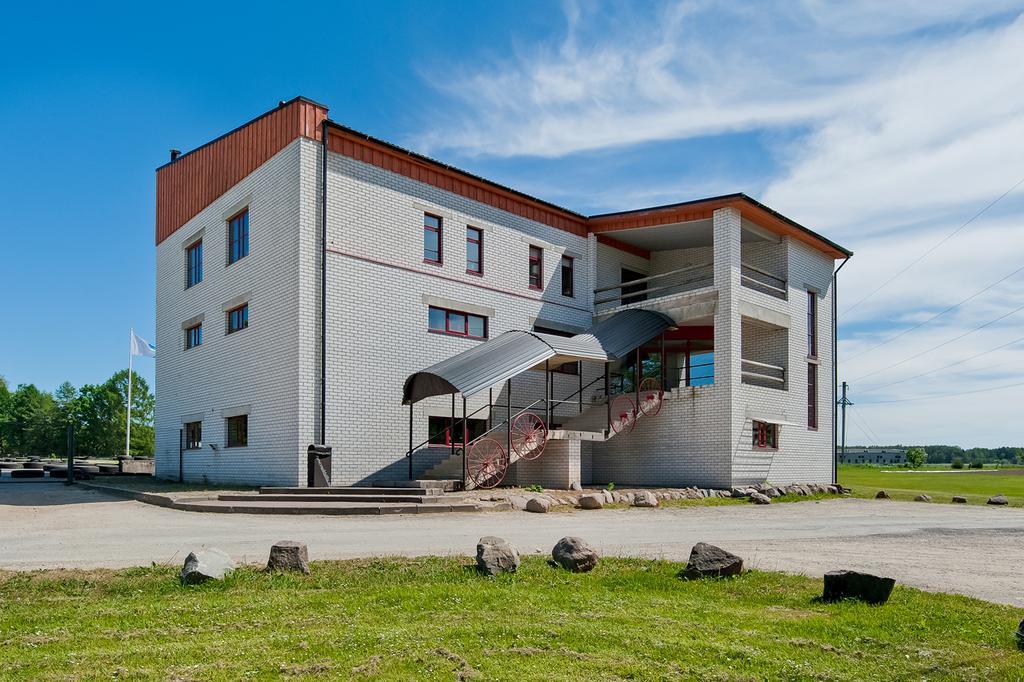 Veskisilla Hotel Türi Esterno foto
