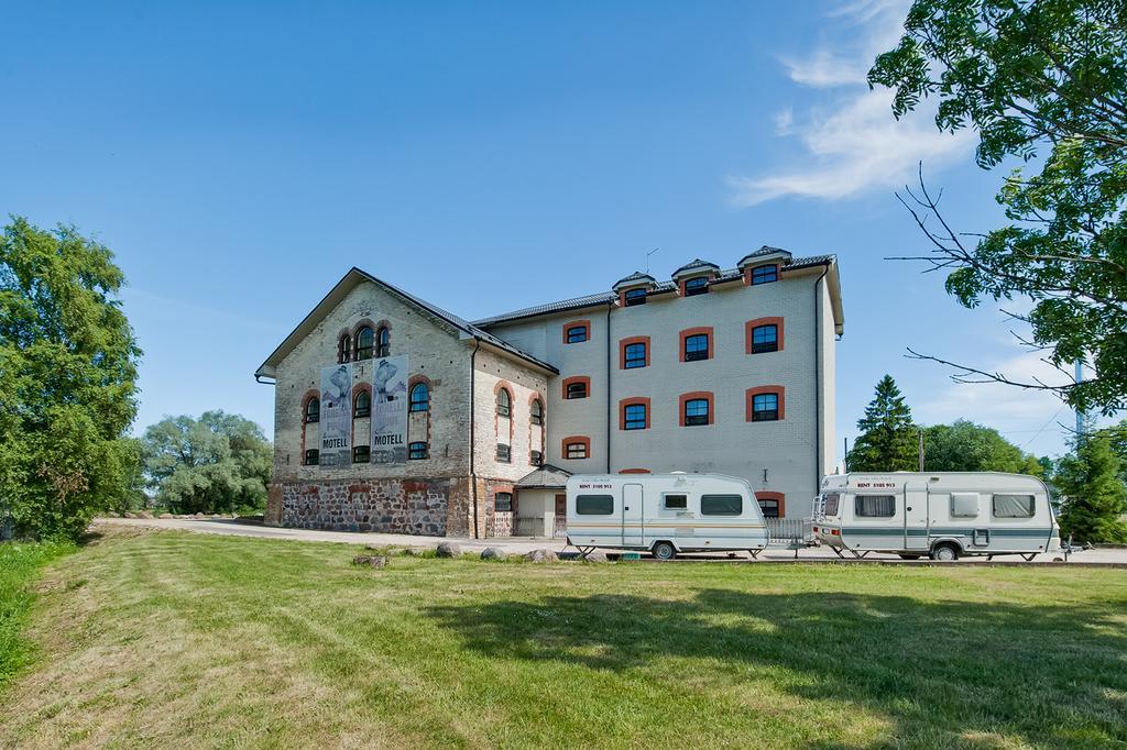 Veskisilla Hotel Türi Esterno foto